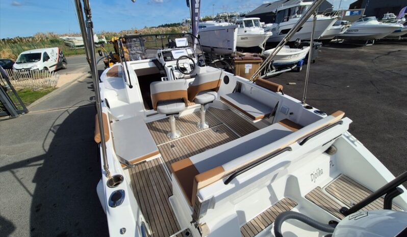 BENETEAU – FLYER 7   SUNdeck complet